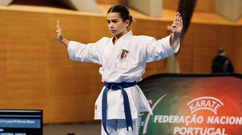 Emma Barros vence medalha de prata no Karaté 1 Youth League