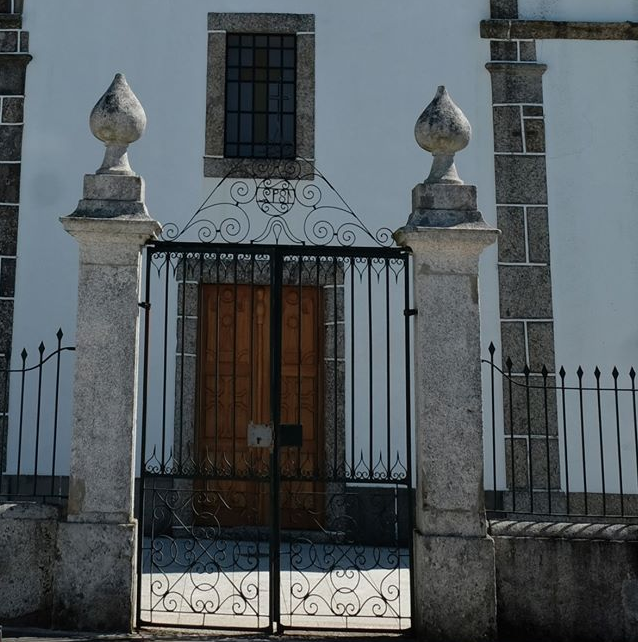 Cemitérios de Lomar e Arcos reabrem à comunidade
