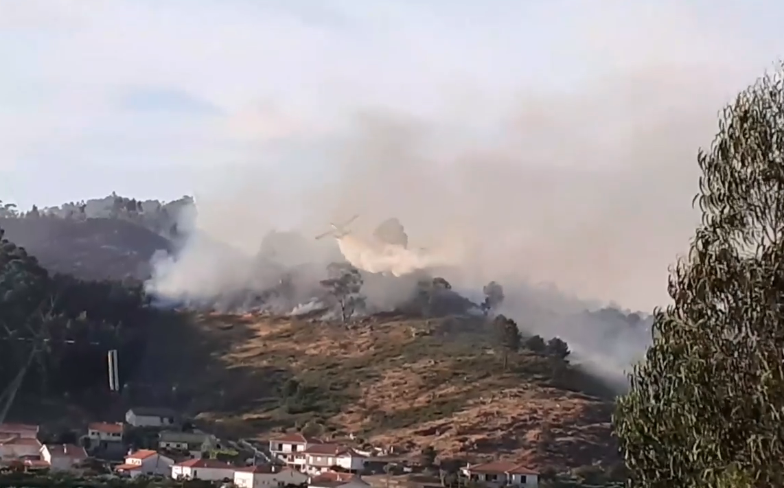 Incêndio volta a deflagrar zona Este de Braga