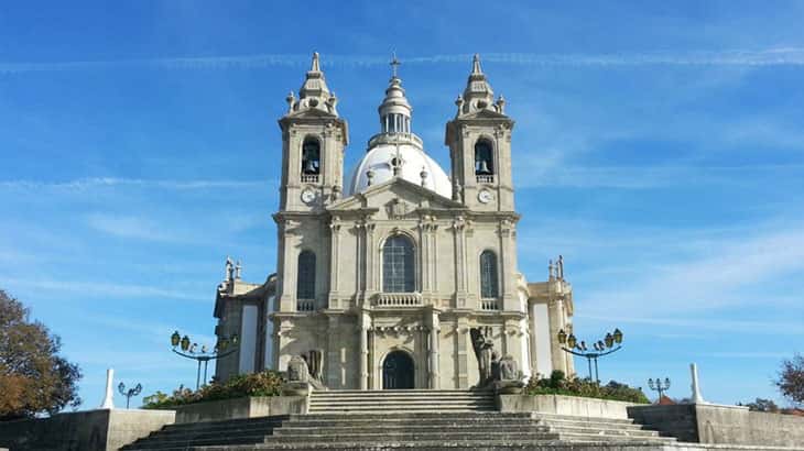 Confraria convida voluntários a limpar o escadório do Sameiro