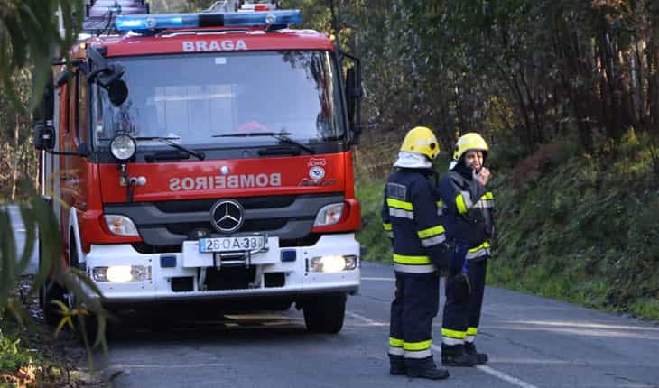 Casa devoluta arde em Braga