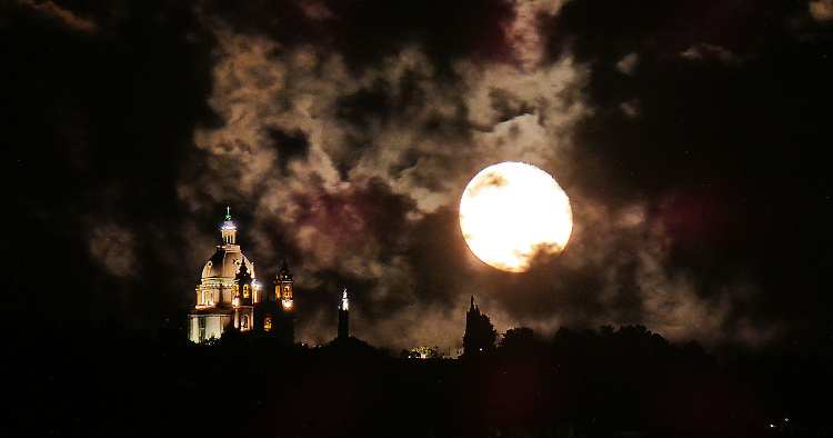 Super Lua. As fotografias do fenómeno captadas em Braga.