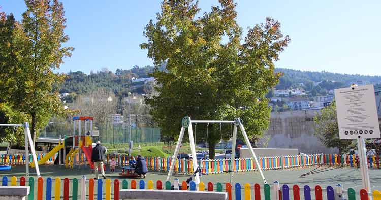 Vizela reabre parques infantis