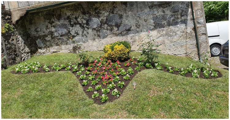 Begónias ornamentam jardins do Santuário do Sameiro em Braga