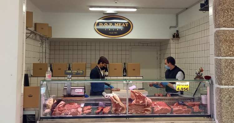 Talhantes do Mercado Municipal de Braga oferecem carne para os mais carenciados