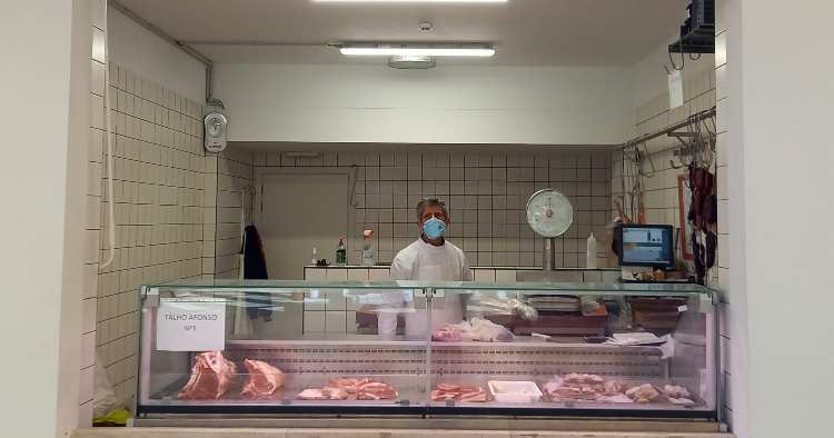Talhantes do Mercado Municipal de Braga oferecem carne para os mais carenciados