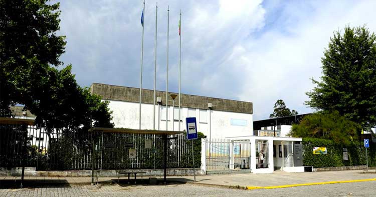 Barcelos adjudica serviço de transportes públicos e empreitada de remoção de amianto