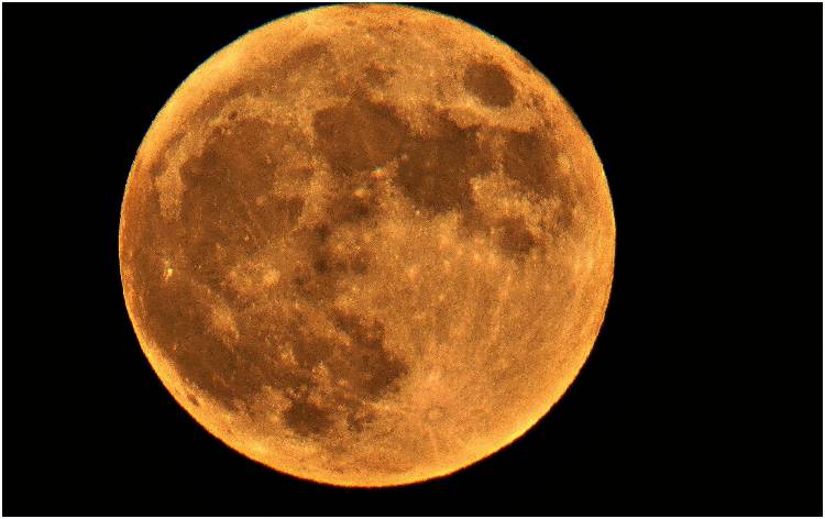 Fotógrafo captou imagens incríveis da lua cheia em Braga