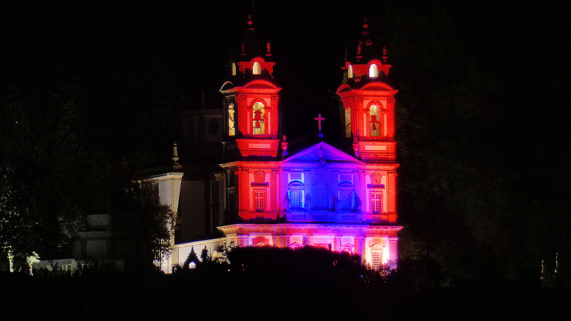 Bom Jesus de Braga iluminou-se com as cores da bandeira da República da Coreia