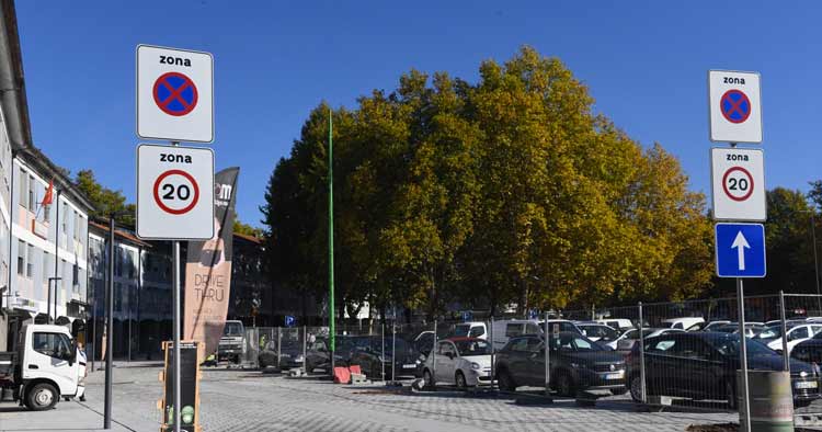 Famalicão: Rua José Azevedo Menezes e Rua do Ferrador com utilização partilhada de peões e veículos