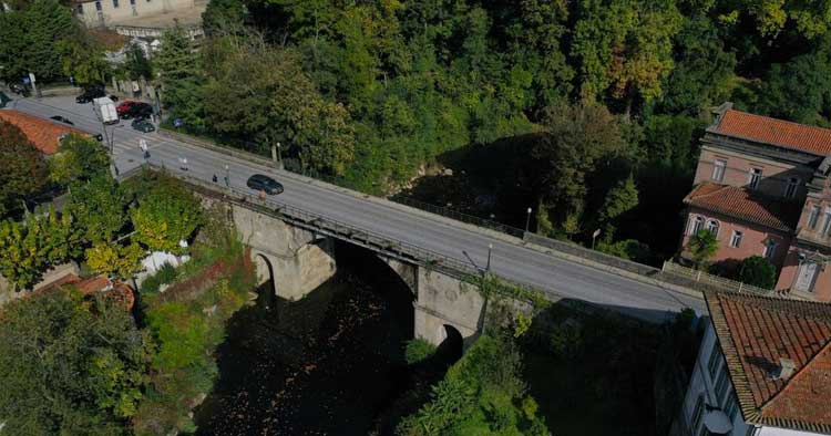 Câmara de Vizela coloca novas guardas na Ponte D. Luís I