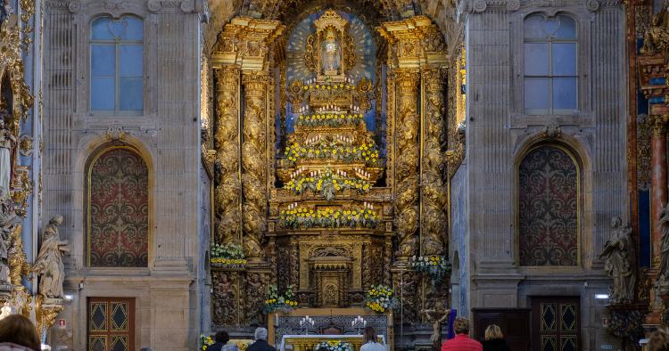 Flores embelezam Igrejas e Capelas de Braga durante Lausperene Quaresmal