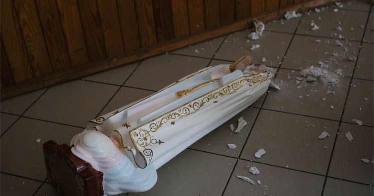 Russos destroem imagem de Nossa Senhora de Fátima na Ucrânia