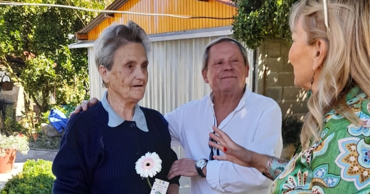 Braga: Executivo de Ferreiros e Gondizalves celebra Dia do Idoso com oferta de flores