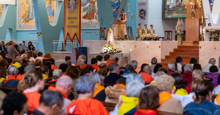 2.000 fiéis assistiram à coroação de Nossa Senhora de Fátima no Santuário do Sameiro