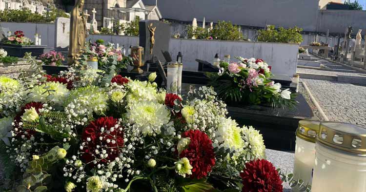 Milhares rumam aos cemitérios de Braga para homenagear entes queridos