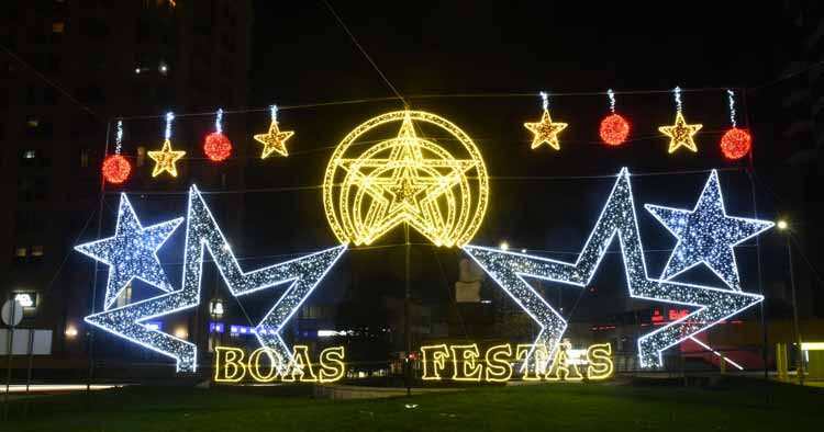 Famalicão já está iluminada com as cores do Natal