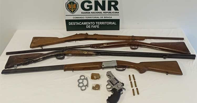 Dois detidos em Fafe por posse ilegal de armas, arma proibida e tráfico de droga