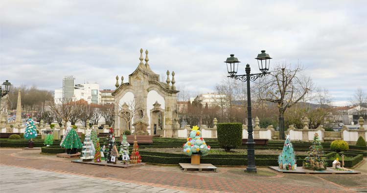 Alunos de Barcelos mostram trabalhos de Natal em material reciclado