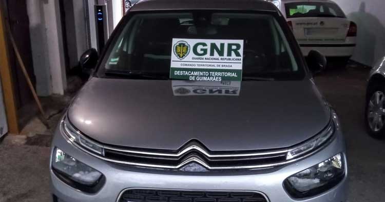 GNR encontra carro furtado em França num armazém de Guimarães