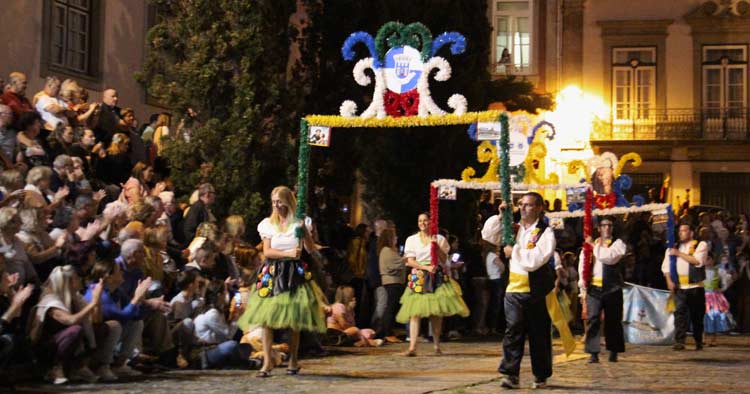 Ruas de Braga encheram-se de cor e música para as Marchas de Santo António