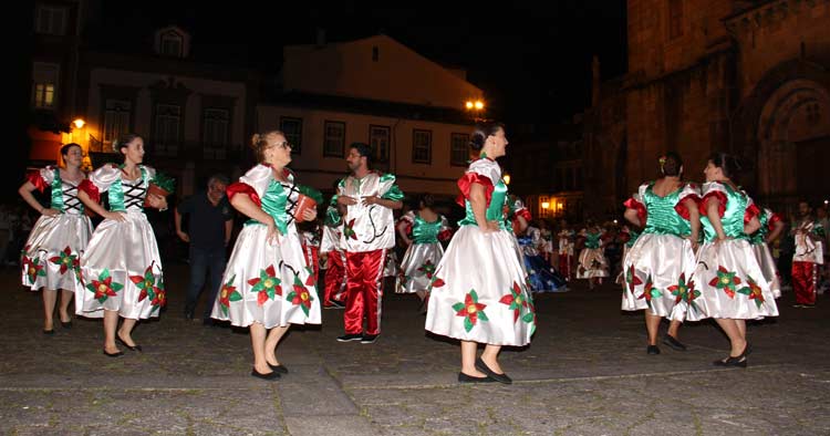 Ruas de Braga encheram-se de cor e música para as Marchas de Santo António
