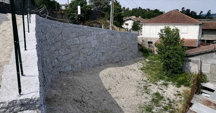 Póvoa de Lanhoso recupera muros de suporte que aluíram com as tempestades do último inverno