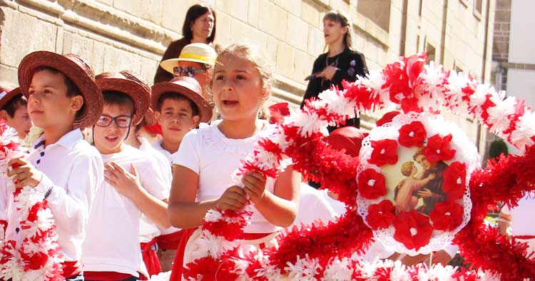 Marchas Infantis alegraram ruas de Braga em Dia de Santo António