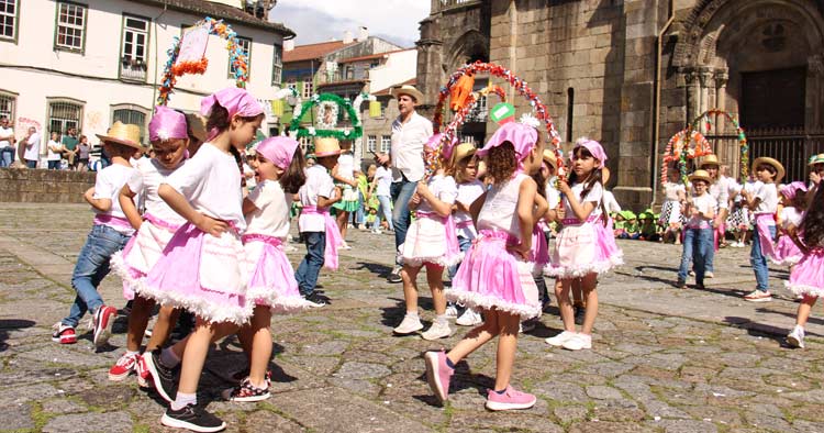 Marchas Infantis alegraram ruas de Braga em Dia de Santo António