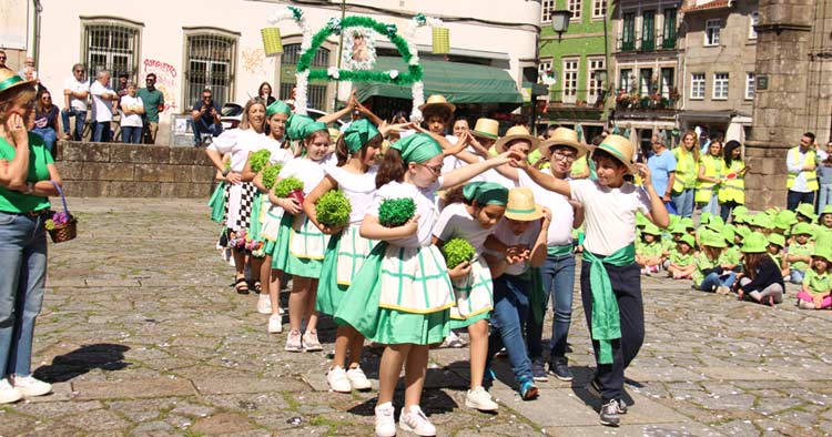 Marchas Infantis alegraram ruas de Braga em Dia de Santo António