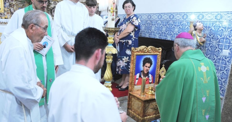 Vila Verde: Relíquia do Beato Carlo Acutis entronizada na Paróquia de Duas Igrejas