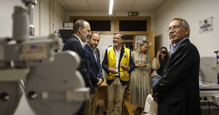 Lions Clube de Braga equipa sala da Escola de Ciências da UMinho