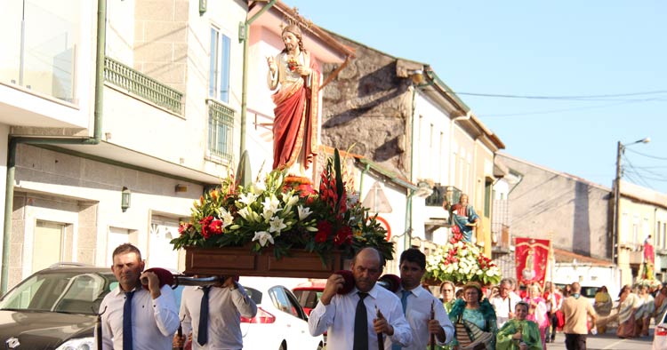 Braga: Merelim São Pedro venerou padroeiro com Majestosa Procissão