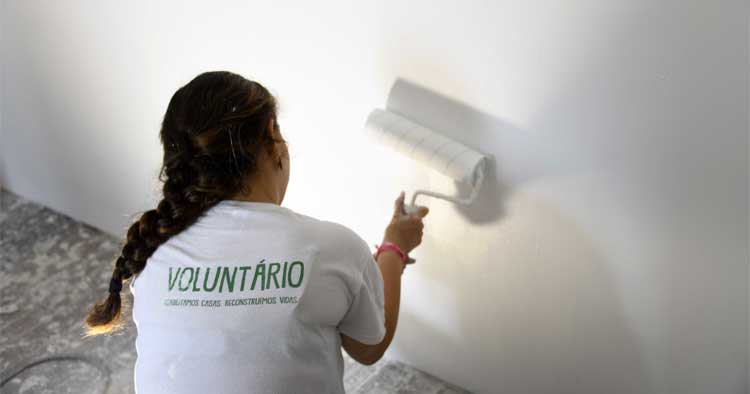 Jovens de Famalicão reconstroem casas para pessoas necessitadas