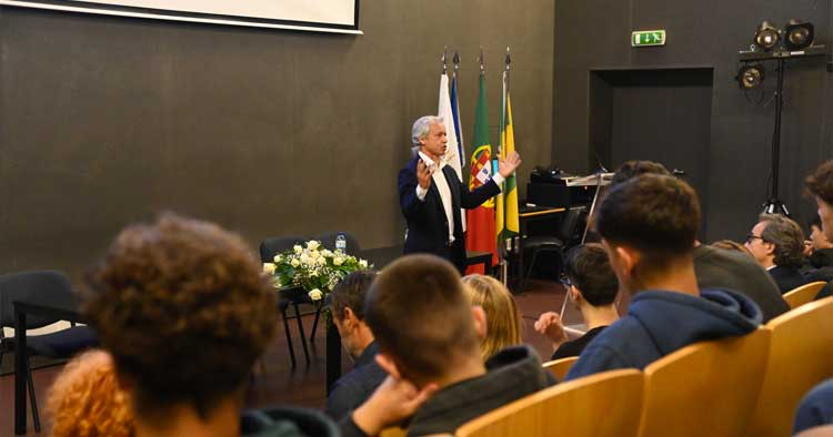 Presidente da Câmara de Famalicão deu aula sobre desafios climáticos