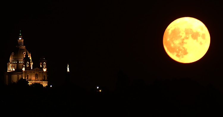 Última Super Lua do ano pode ser vista esta noite