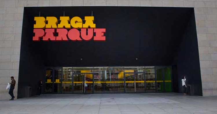 Jovem detida por furtar artigos no valor de 380 euros no Braga Parque