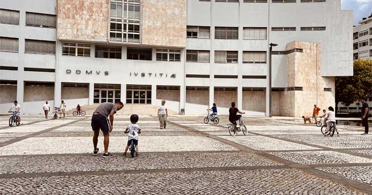Associação de Braga ensina crianças e adultos a andar de bicicleta