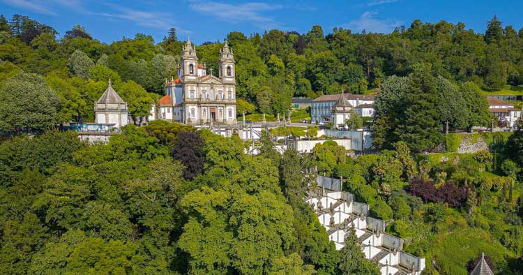 Bom Jesus de Braga com visitas gratuitas à Torre Sineira Sul e ao Coro Alto