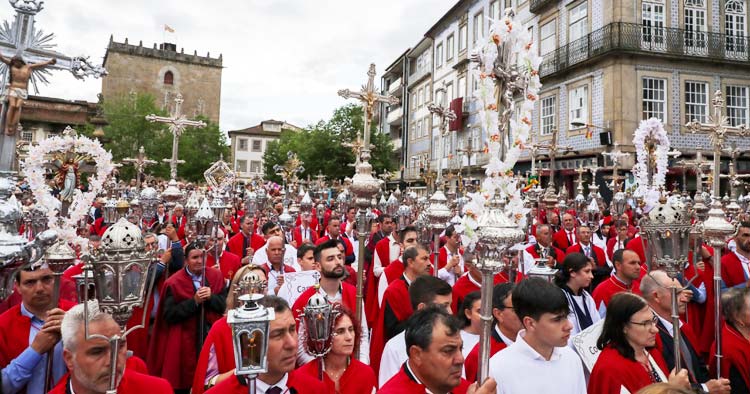 Grandiosa Procissão com as Cruzes das 89 paróquias de Barcelos realiza-se esta sexta-feira