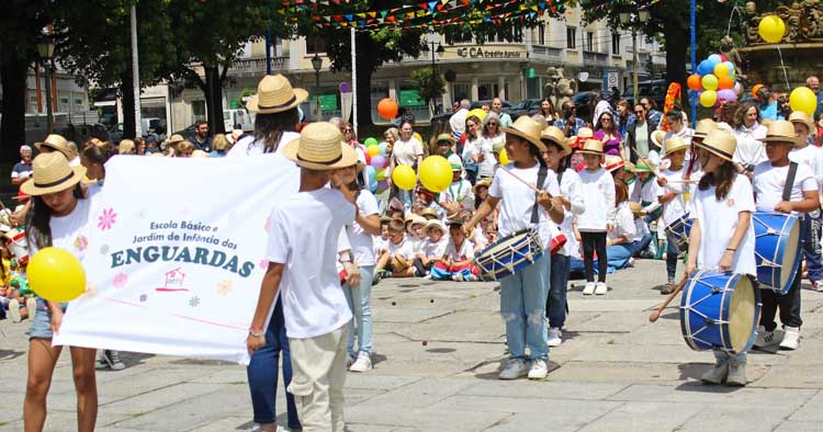Cortejo infantil "São João da Pequenada" animou ruas de Braga