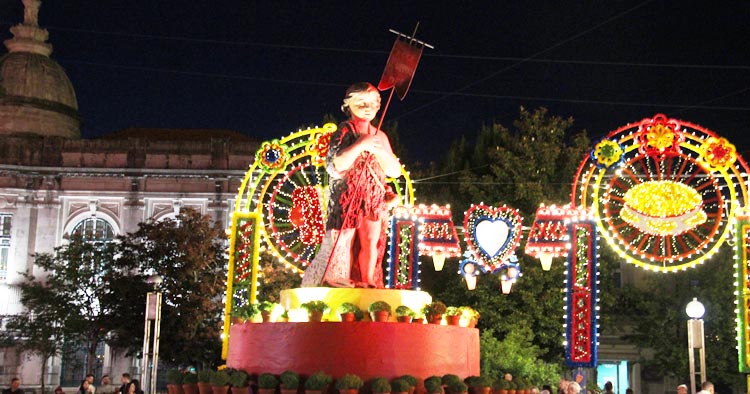 Milhares de luzes iluminam a cidade para as Festas de São João de Braga