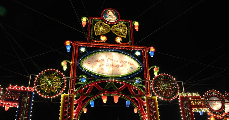 Milhares de luzes iluminam a cidade para as Festas de São João de Braga