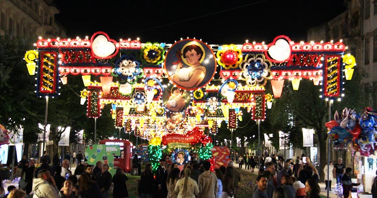 Milhares de luzes iluminam a cidade para as Festas de São João de Braga