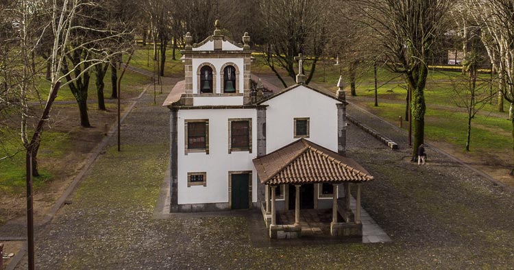 Câmara de Braga faz contrato de comodato com Paróquia de Santo Adrião para ceder Capela de São João