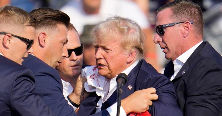 Donald Trump ferido após ataque a comício