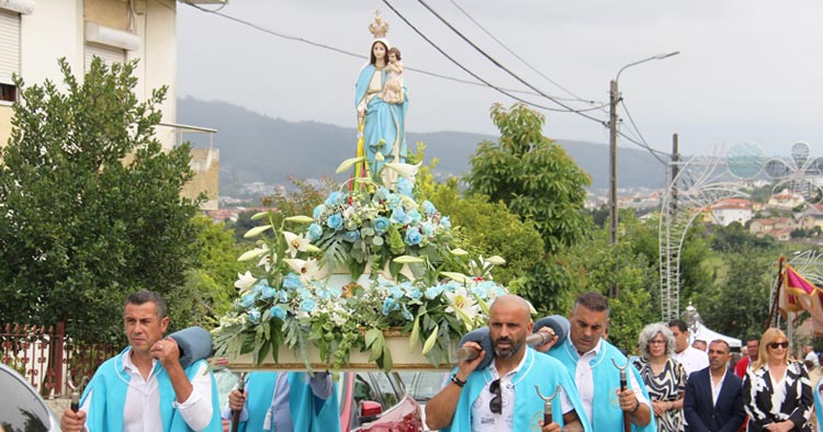 Braga: Procissão em honra de Nossa Sra. da Esperança embelezou ruas de Gondizalves
