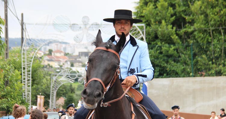 Braga: Procissão em honra de Nossa Sra. da Esperança embelezou ruas de Gondizalves