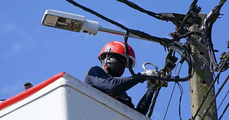 Câmara de Braga e E-Redes retiram fios elétricos do Parque da Ponte