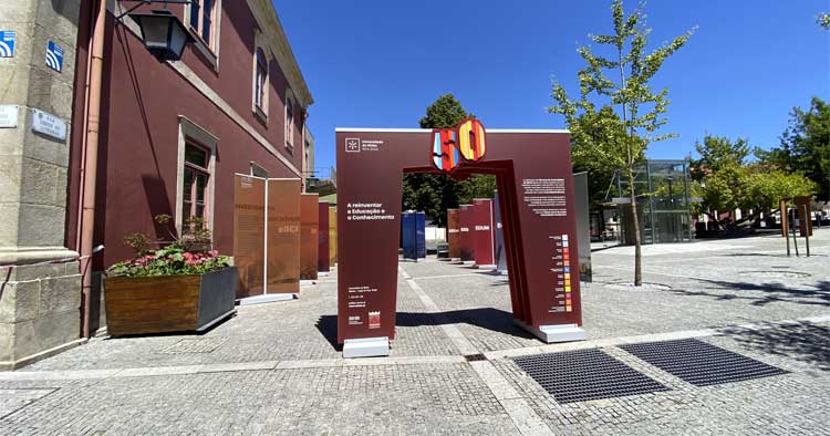 Exposição dos 50 Anos da UMinho incita debate em Paredes de Coura